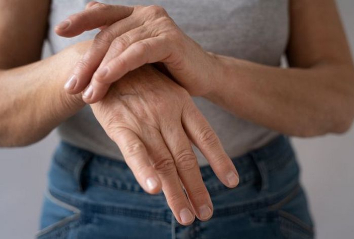 Почему потеют руки, когда мы нервничаем? Названа причина, о которой не все знают