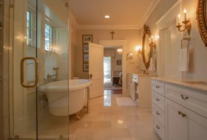 Нужно ли стелить в ванной комнате теплый пол