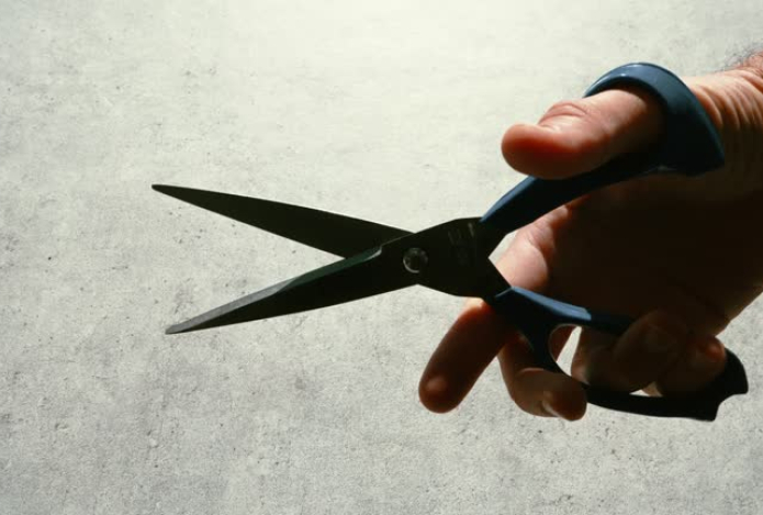 Тупые ножницы станут острыми. Быстрые способы — без специальной точилки