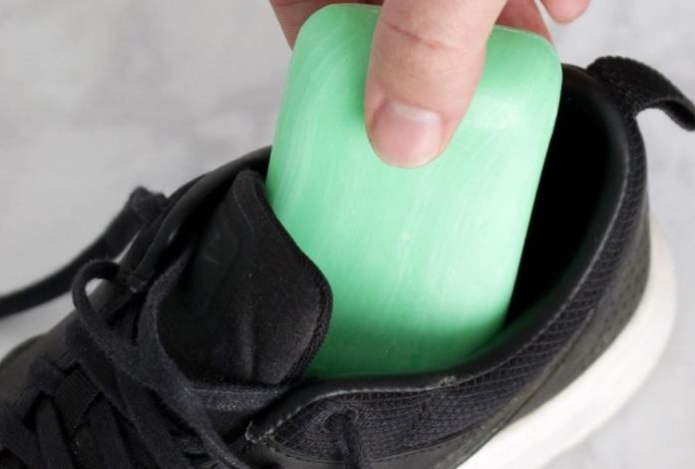 Почему нужно класть мыло в обувь после прогулки