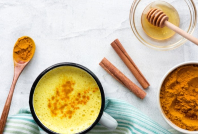 Полезно ли пить латте с куркумой
