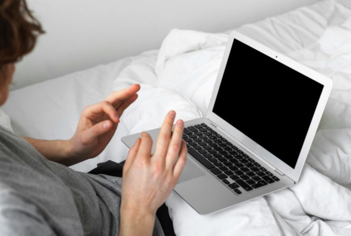 Почему нельзя класть ноутбук на живот