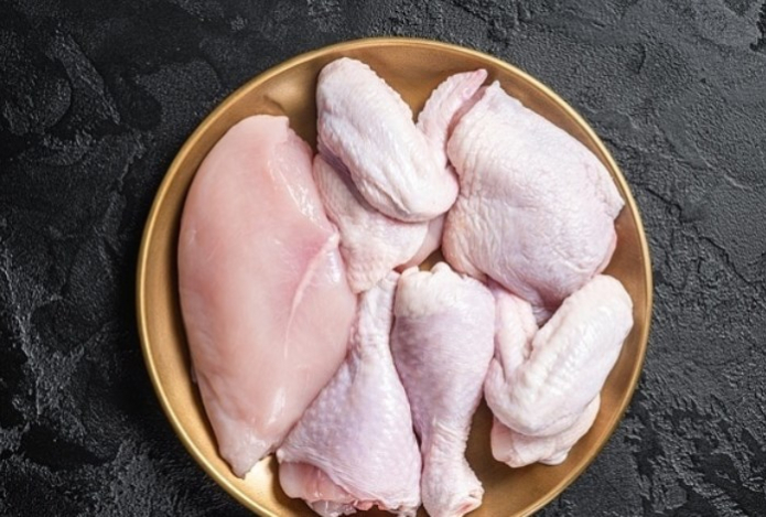 Нужно ли мыть курицу перед приготовлением — кардиолог дал точный ответ