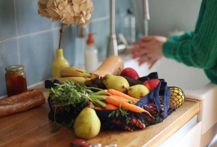 Диетолог объяснила, какие овощи можно не чистить