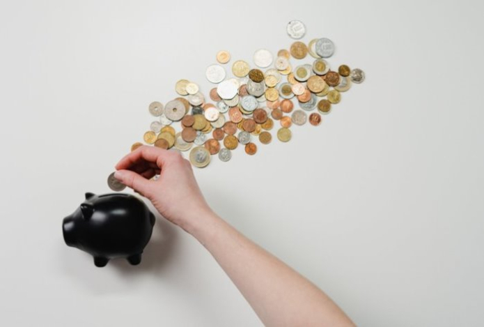 Каким знакам зодиака лучше не давать в долг