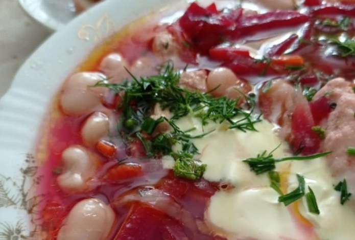 Зачем кладут старое сало в борщ