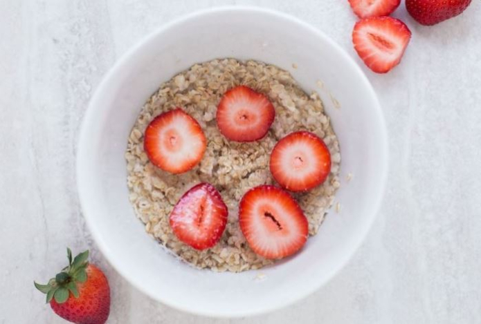 Назван продукт, который полезнее овсянки — ускоряет метаболизм и чистит кишечник