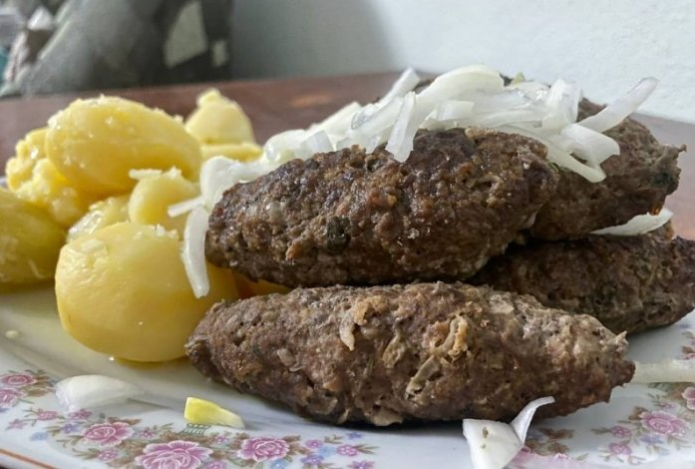 Больше никаких сухих котлет. Одна ложка прямо в фарш — их съедят прямо с вилкой