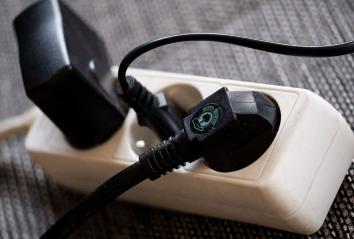 В «спящем» режиме мотают свет — эти приборы стоит выключать из розетки