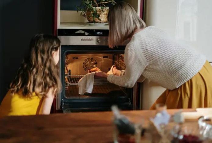Вот для чего на самом деле нужен нижний ящик духовки — единицы знают секрет