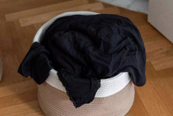 Добавляем перед стиркой пищевой продукт — и черные вещи сохраняют глубокий цвет надолго