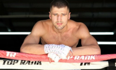 Экс-чемпиону мира предложили бой с нокаутировавшим казахстанца боксером