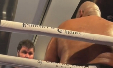 190-килограммового боксера брутально нокаутировали в США. Видео