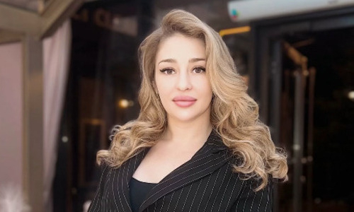 «Чтобы никто не узнал». Ангелина Лукас предстала в шикарном образе. Видео