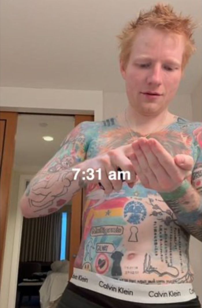 Известный артист показал себя без футболки и высмеял фитнес-блогеров. Фото