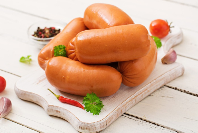 Как снять шкурку с сардельки. Способ безотказный — слетают за секунду