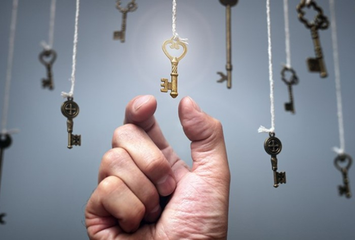 Двум знакам зодиака придётся сделать сложный выбор в мае 2025 года — будьте осторожны