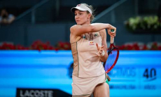 Рыбакина победила сенсационную теннисистку на старте престижного турнира