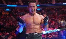 Объявлен главный бой турнира UFC с участием Алмабаева