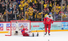 Действующего чемпиона вынесли в четвертьфинале ЧМ-2025 по хоккею