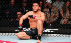 Скандалом завершился бой Генри Сехудо в Казахстане