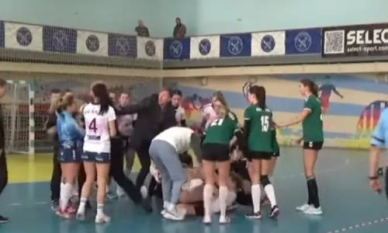 Гандболистки подрались во время матча чемпионата Казахстана. Видео