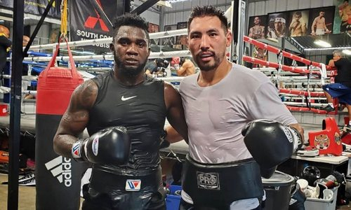 Искусственный интеллект выбрал фаворита боя Жанибек Алимханулы — Карлос Адамес