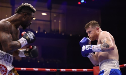 Видео полного боя «Канело» Альварес — Уильям Скалл за «абсолют»