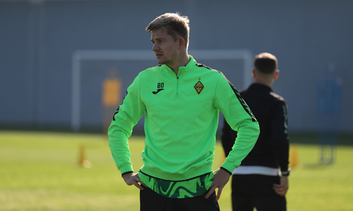 «Грабанули оружейный, потом автобус захватили». Экс-футболист сборной России вспомнил о первом клубе в Казахстане