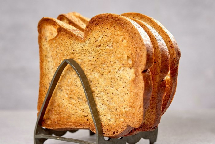Подгоревший хлеб вызывает рак — исследование