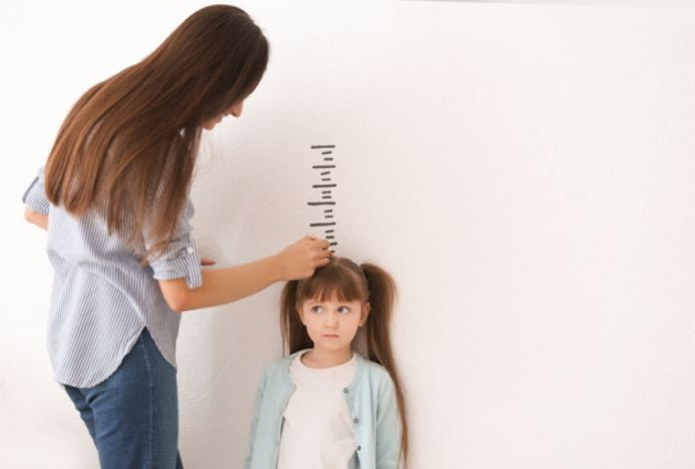 Ученые выяснили, что более высокие дети показывают лучшие результаты в учебе