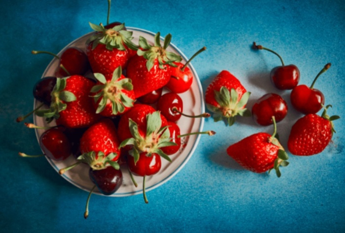 Цены на клубнику и черешню в городах Казахстана — где дешевле