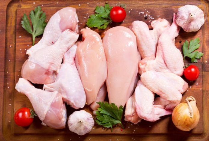 Чем опасна магазинная курица и как правильно ее готовить. Этот способ поможет избавить мясо от антибиотиков