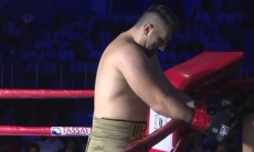 Нокаутом за 93 секунды закончился поединок бойфренда Ангелины Лукас в Казахстане