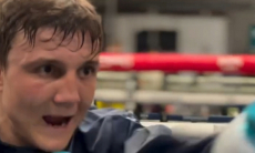 Казахстанский боксёр из зала «Канело» показал подготовку к бою в США