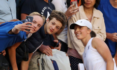 Ига Швёнтек провела первый матч на траве в 2025 году