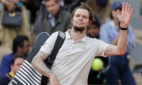 Париж аплодировал казахстанцу после вылета с «Ролан Гаррос». Видео