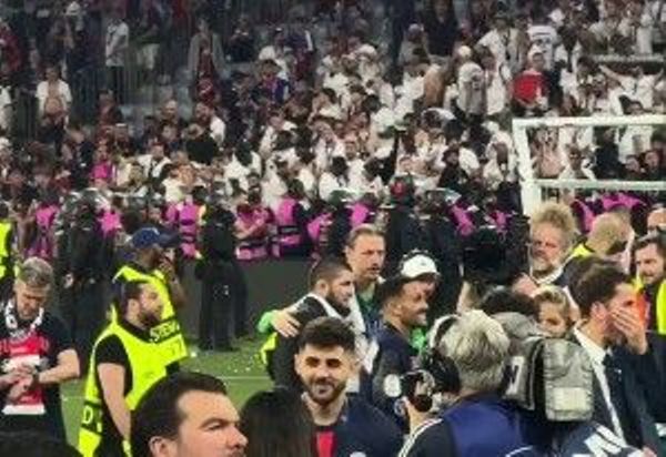 Хабиб Нурмагомедов вышел на поле после финала Лиги Чемпионов