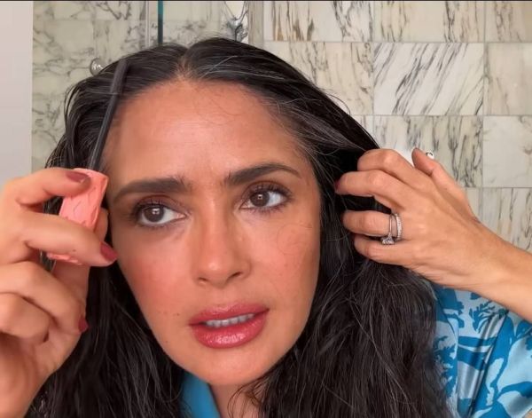 Сальма Хайек поделилась лайфхаком, который поможет скрыть седину за две минуты