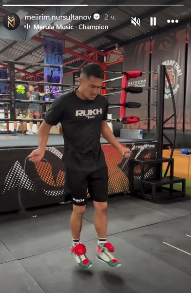 Бой за титул чемпиона мира? Топовый казахстанский боксёр начал тренировки за границей