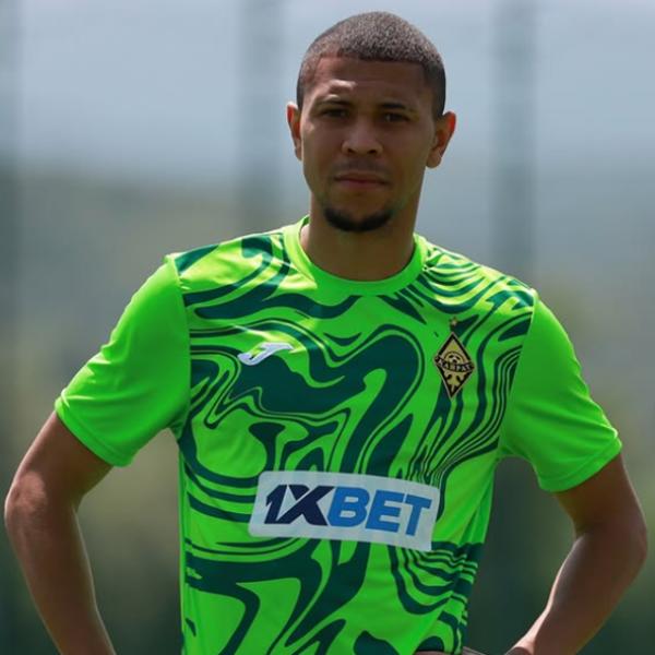 «Кайрат» лечит нападение, «Атырау» собирает команду заново, а «Актобе» делает ставку на своих. Первые летние трансферы в КПЛ-2025