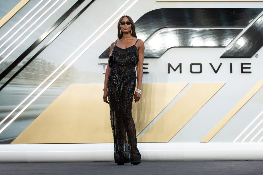 Наоми Кэмпбелл произвела фурор на ковровой дорожке. Фото