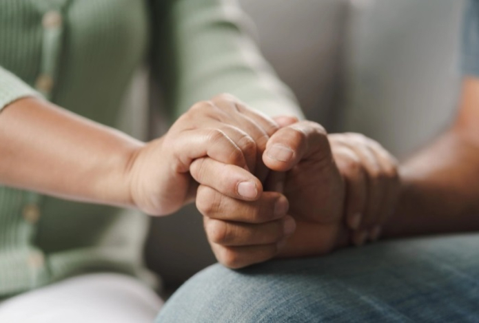 Психолог рассказала, как просить о помощи, чтобы получить поддержку, а не конфликты