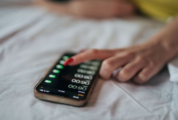 Как на мозг влияет привычка откладывать будильник