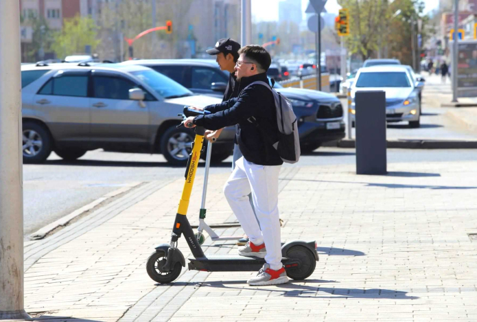 Об опасности электросамокатов предупредили казахстанцев