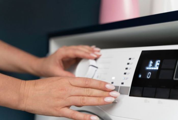 Использование этой кнопки в стиралке поможет сэкономить кучу денег