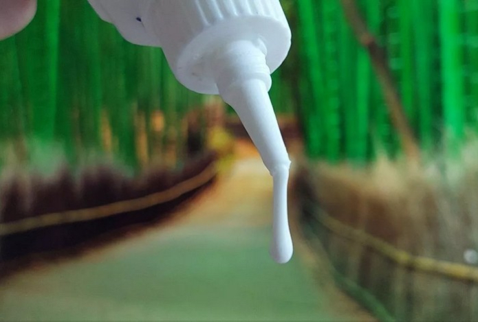 Пара щепоток этого средства — и ПВА держит крепче «жидких гвоздей». Усиливает цепкость клея в пять раз