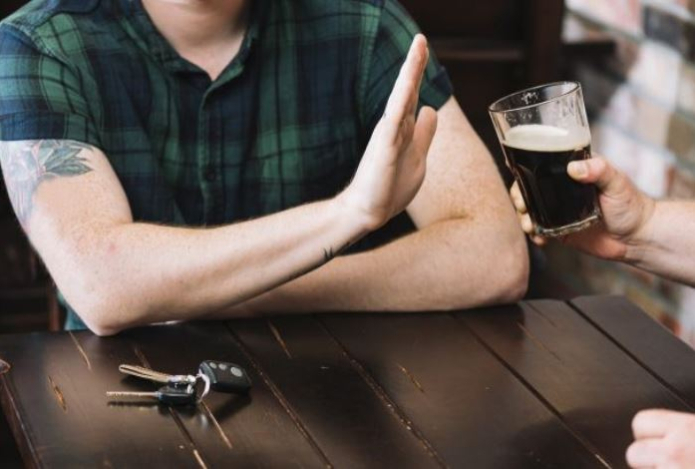 Что сильнее бьет по организму — рюмка или сигарета? Ответ знают не все