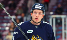 Никита Михайлис пошел на двукратное понижение зарплаты ради будущего в КХЛ