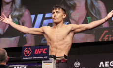 Официально объявлен поединок казахского бойца в UFC
